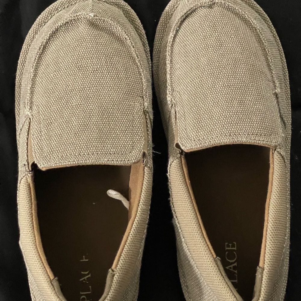 My son outgrew these shoes before being able to wear.. Tan+boat shoes+size 5.